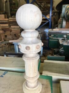 Grote houten knop op maat gemaakt
