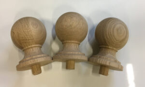 Houten knoppen voor op balustrade